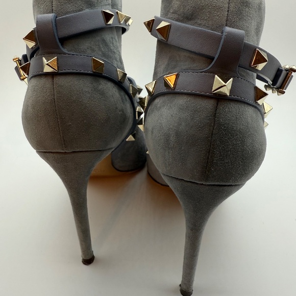 VALENTINO POWDER BLUE ROCKSTUD BOOTIES SIZE 41 VIBRAM SOLES - Picture 5 of 8